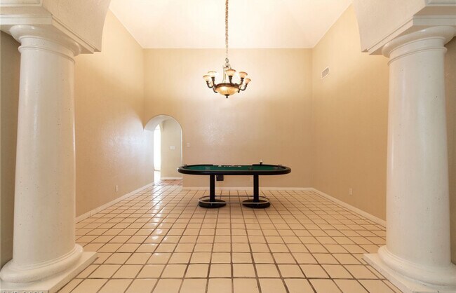 Building Photo - 3930 Placita Del Rico