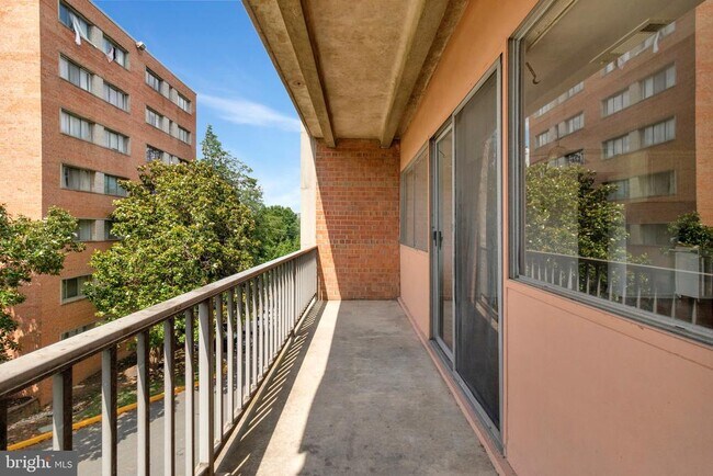 Building Photo - 5801 Quantrell Ave