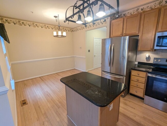 Building Photo - Townhouse in Spring Ridge community *OAKDALE school district* available now!