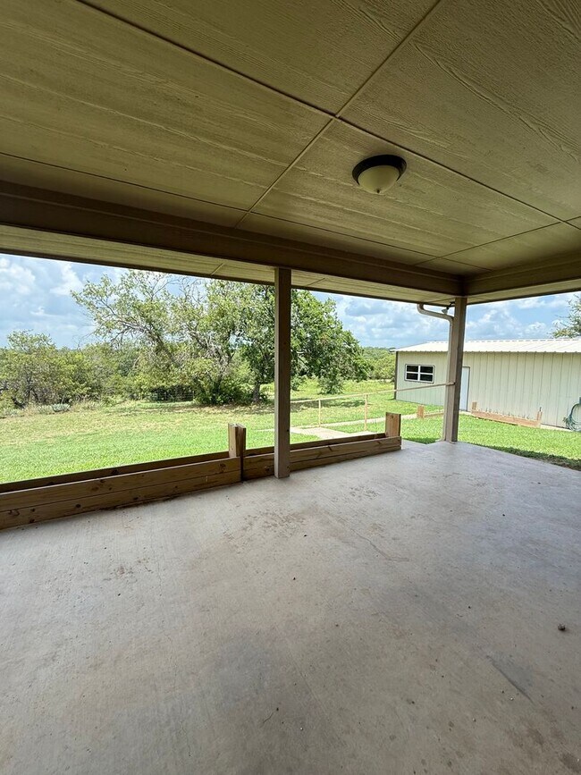 Building Photo - Water Included 4 Acres + METAL SHOP + Hors...
