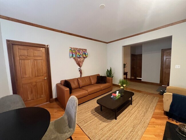 Building Photo - 5313 S Harper Ave