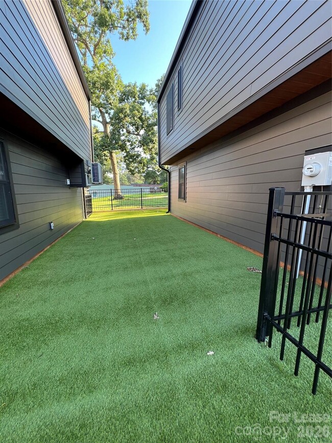 Building Photo - 412 N 4th St