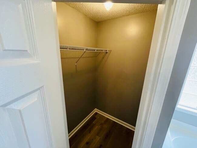 Building Photo - 3BD/2BA FOR RENT