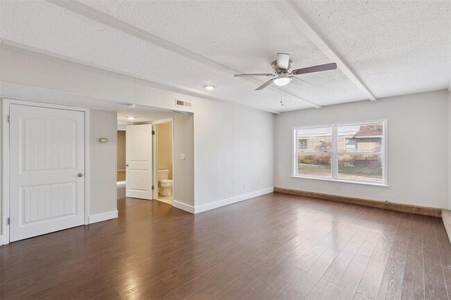 Building Photo - 645 Redstone Ave