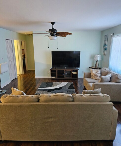 Building Photo - 2000 Greens Blvd