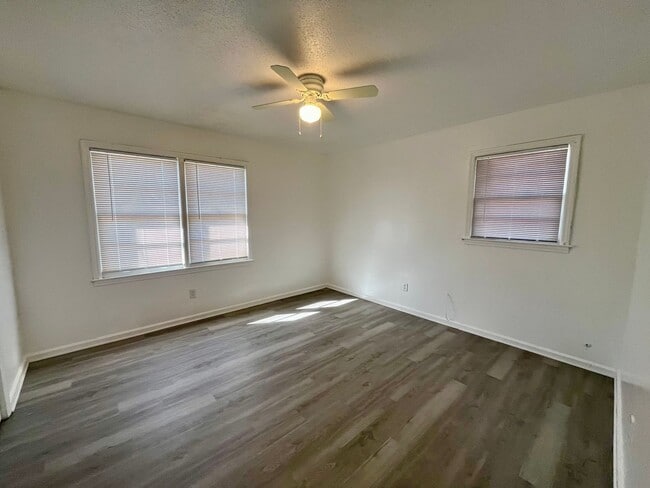 Building Photo - 2409 University Dr