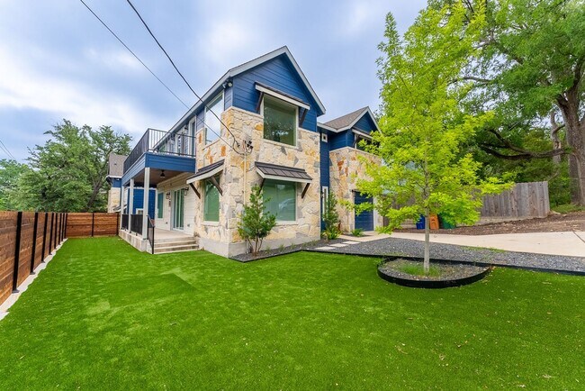 Building Photo - Modern Elegance in Austin: 4BR/3BA Sanctuary with Stylish Design and Inviting Ambiance!