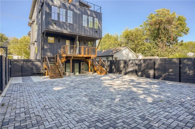 Building Photo - 997 Wylie St SE