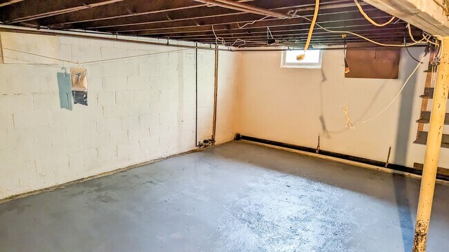 Building Photo - 3 BD  1.5 BA  Guilderland Schools