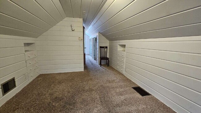 Building Photo - "Excellent 3-Bedroom Townhouse Retreat in St. Louis Park - 1359 Sq Ft of Comfort!"