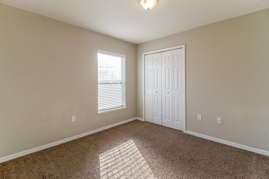 Building Photo - 433 Hammerstone Ave