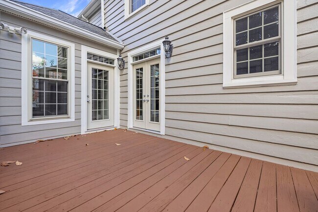 Building Photo - 4 Bed 4 Bath - Bethesda Expanded Colonial - One Car Garage