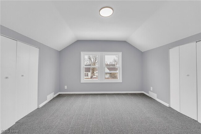 Building Photo - 3203 Ingleside Dr