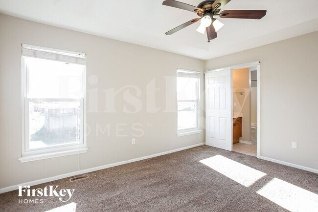 Building Photo - 8547 N Gower Ave