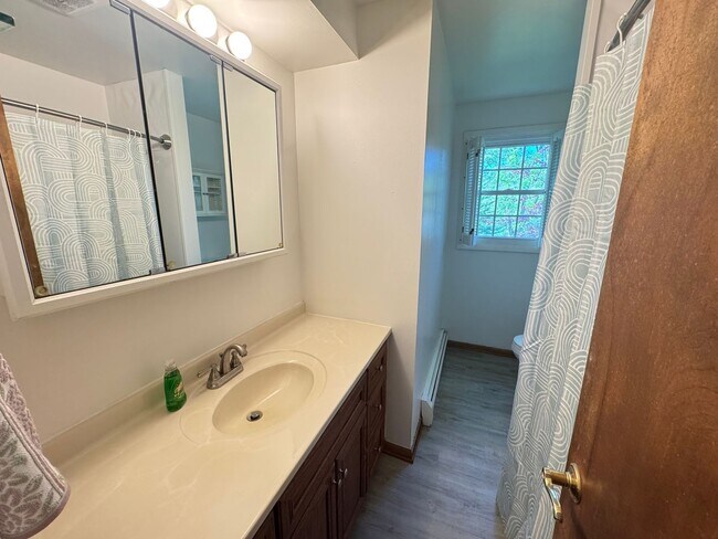 Building Photo - Two Bedroom Duplex with Heat Included! Near Grand Valley!