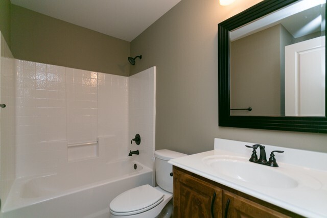 Building Photo - MOVE IN READY $200 OFF 1st month's rent -S...