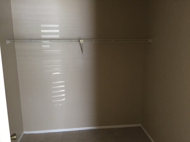 Building Photo - 2 bed 2 bath with Fenced in backyard!