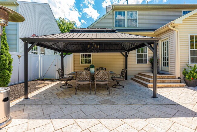 Building Photo - Beautiful 4-Bedroom Colonial in Walkersville