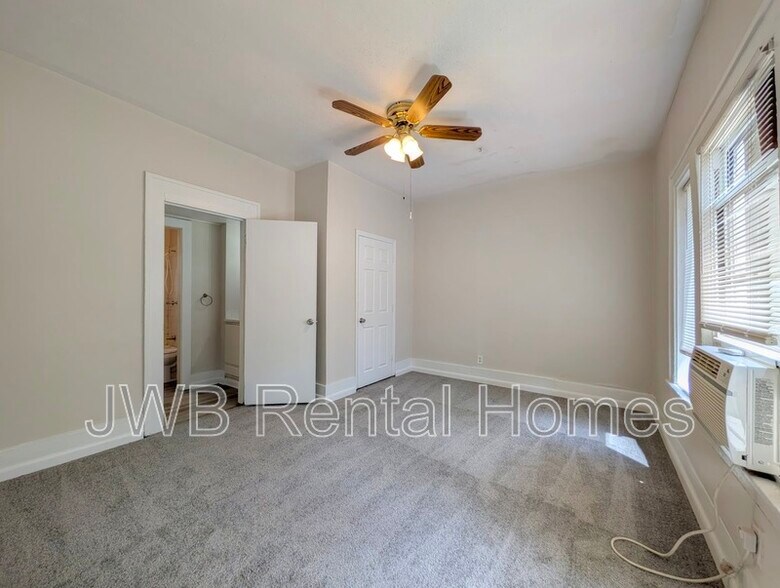Building Photo - 2022 Dellwood Ave