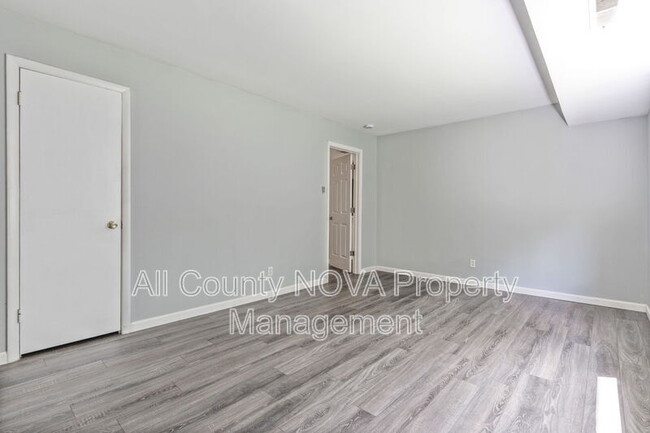 Building Photo - 2303 Olson St