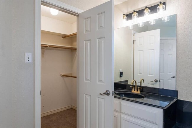 Building Photo - 2604 Bluebonnet Valley Dr