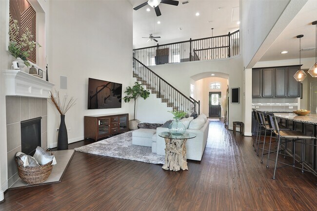 Building Photo - 2215 Tonkawa Trl