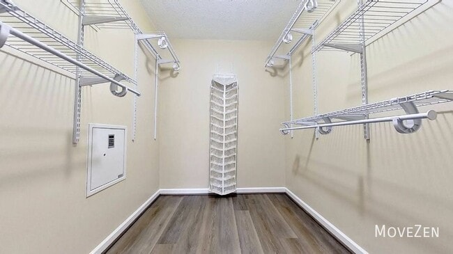 Building Photo - 3004 Bardwell Rd