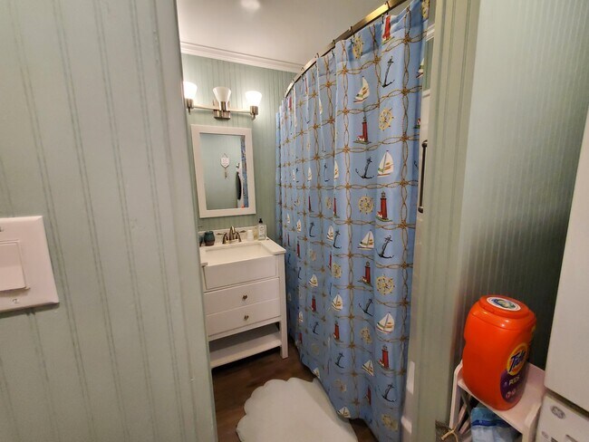 Building Photo - 305 Fairview Dr