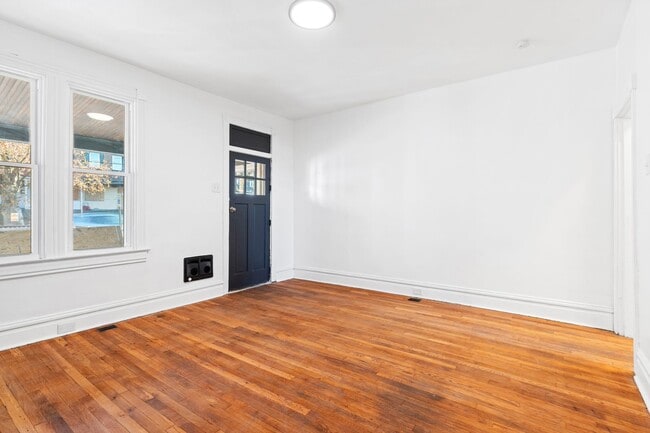 Building Photo - 2 Bed 1 bath House