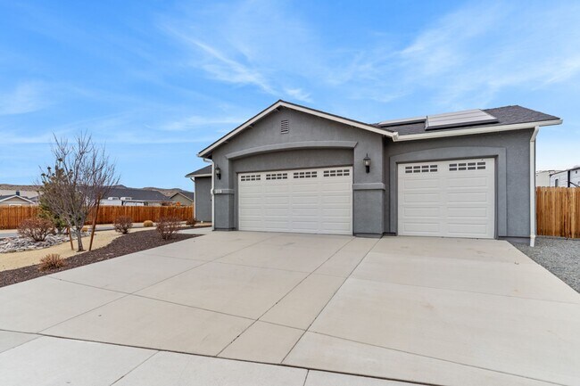 Building Photo - Trailer Parking, Newer house with Low main...