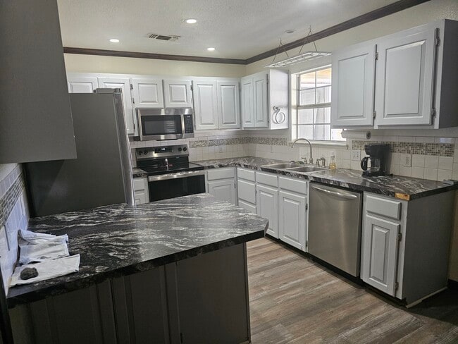 Building Photo - 255 Katy St