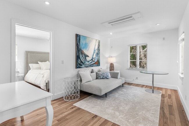 Building Photo - 306 Cordova Rd