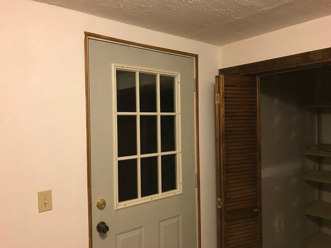Building Photo - 16 Bowstring Way
