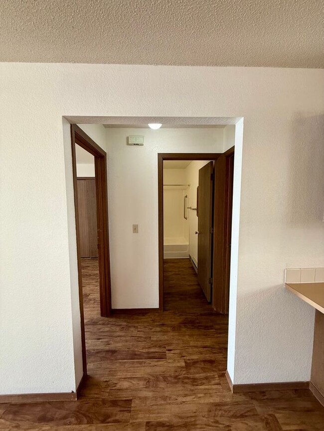 Building Photo - Cozy 2 Bed/1 Bath Apartment in North Loveland. New Wood Floors!