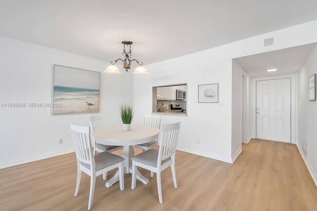 Building Photo - 3111 NE 51st St