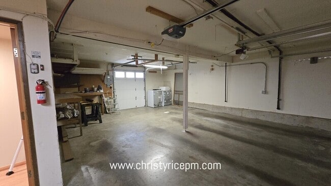 Building Photo - 12130 SE 47th Pl
