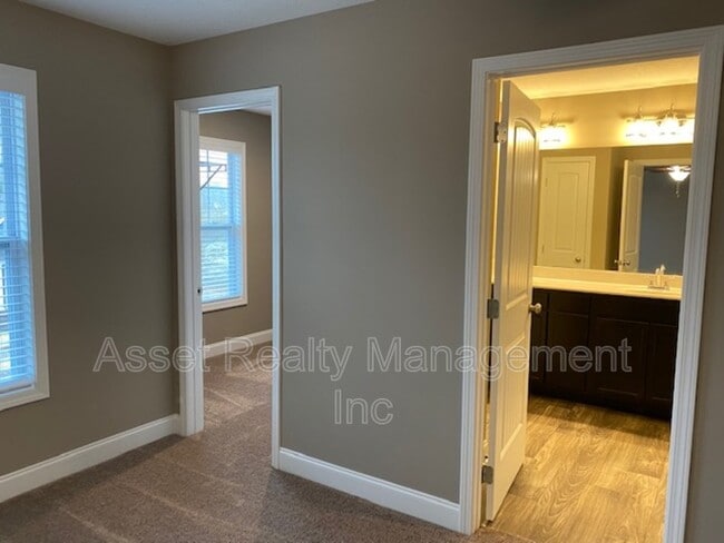 Building Photo - 124 Fallberry St