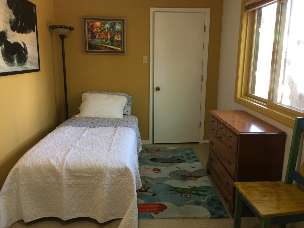 Small bedroom - 2308 Cedros Cir