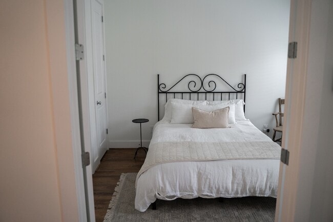 Building Photo - 424 36th Ave N