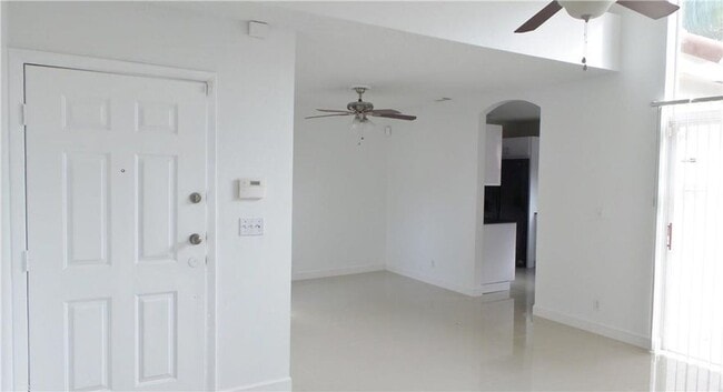 Building Photo - 533 NW 47th Ave