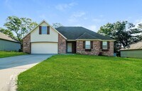 Building Photo - 120 N Peach Brook