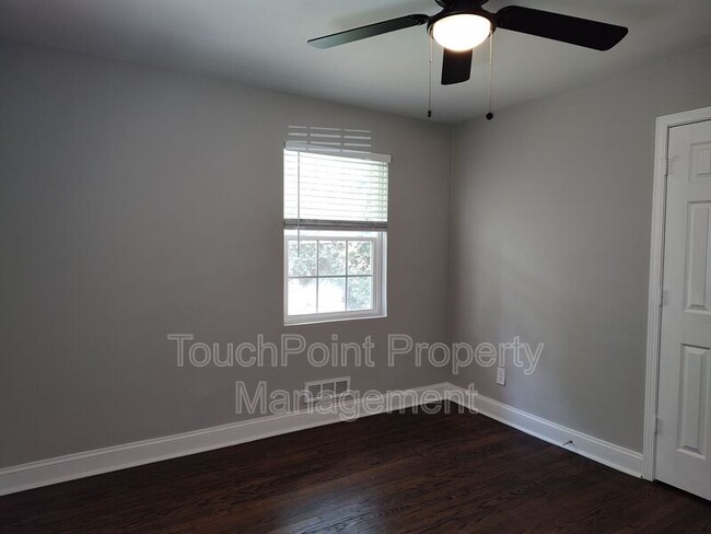 Building Photo - 3401 Bonaire Dr