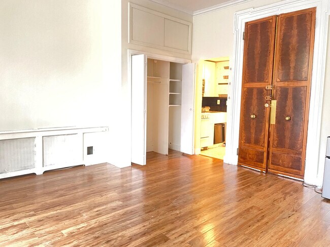Building Photo - 228 Beacon St