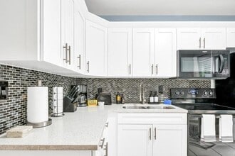 Building Photo - 3331 Lake Ave