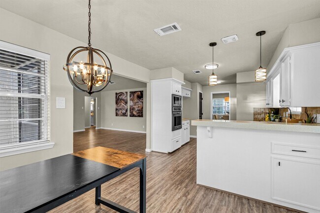 Building Photo - 7911 Heathrow Ln