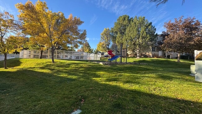 Building Photo - 3 Bedroom 2.5 Bath in West Jordan!