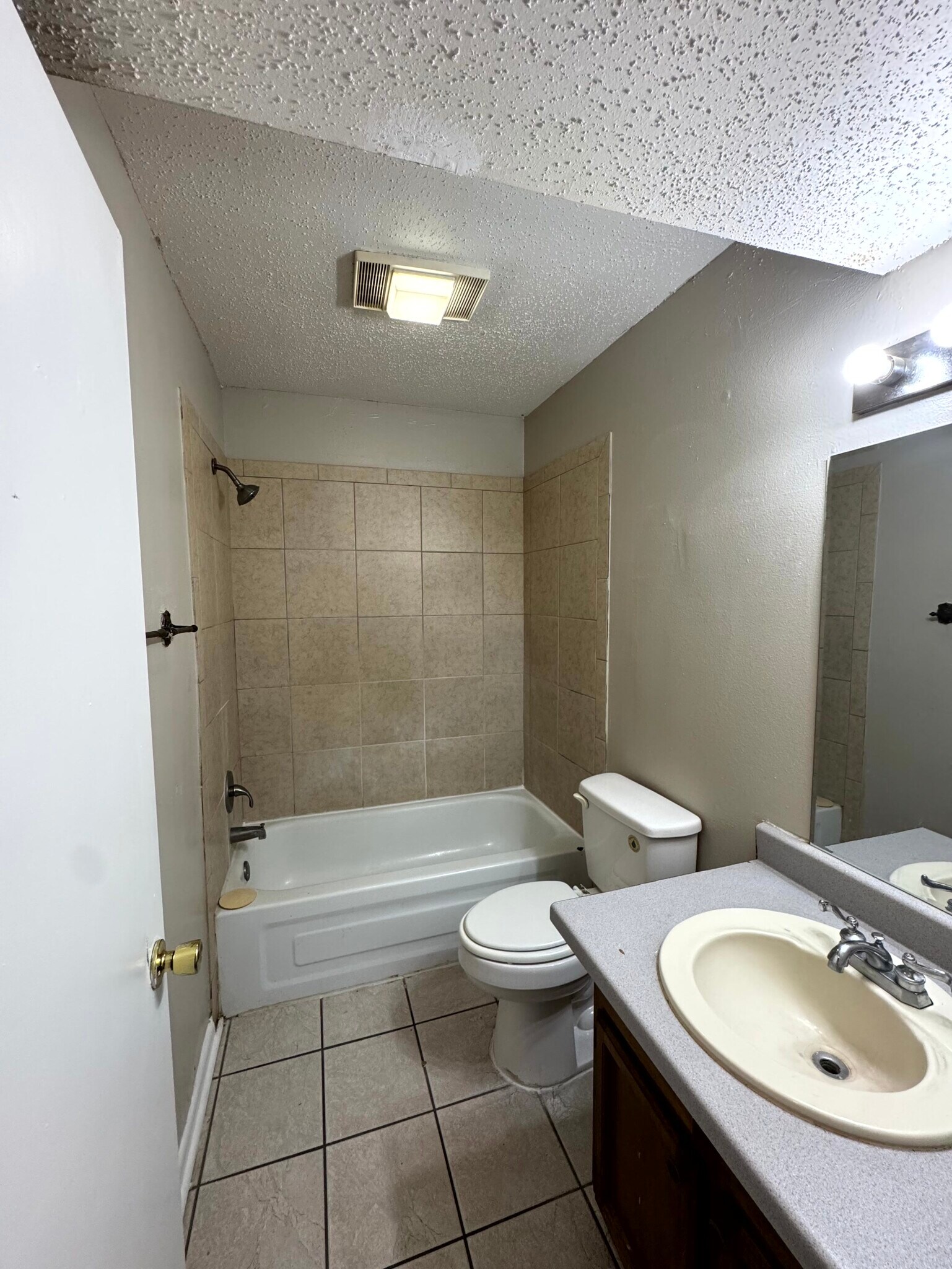 Building Photo - 13706 Goodwood Blvd