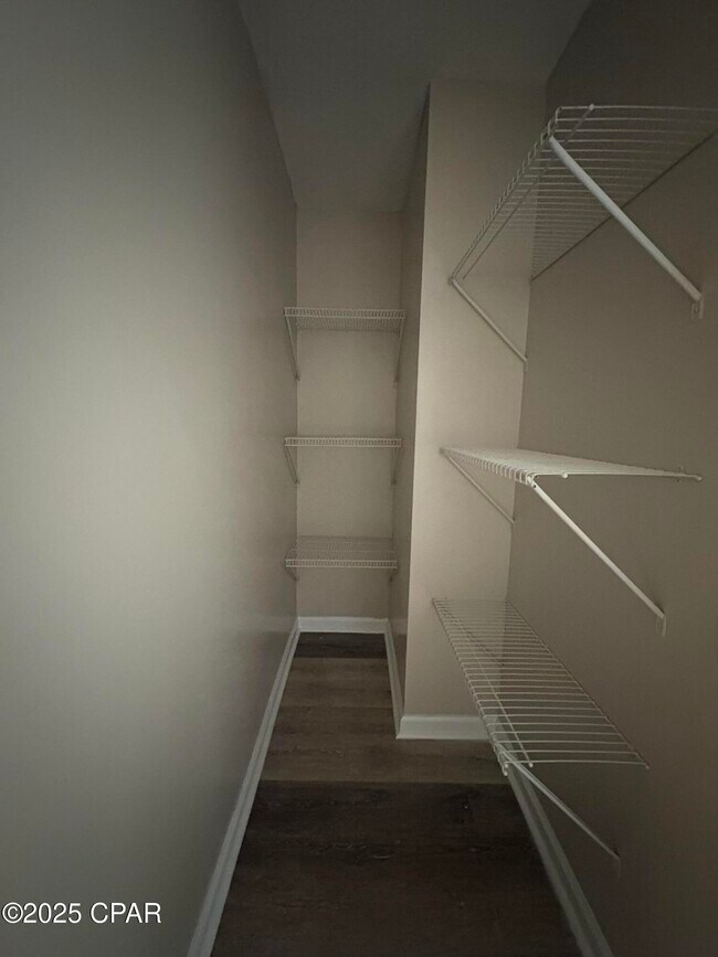 Building Photo - 824 E 25th St