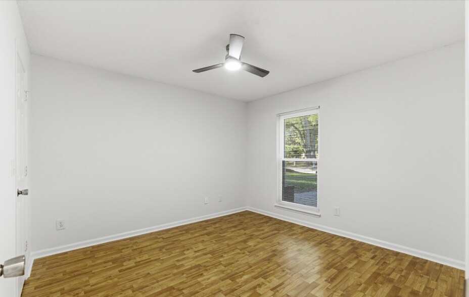 Building Photo - 8510 Majestic Oaks Dr S