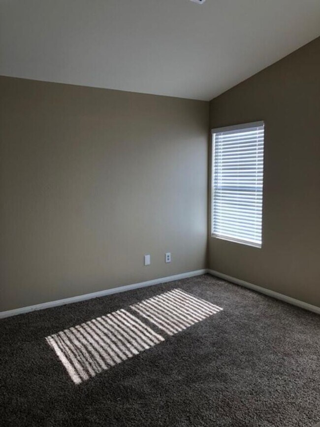 Building Photo - 4808 Lupita Ct